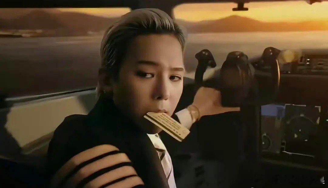 感觉这次的航班可以命名为鸡妮泰煤Jennie金泰亨Kai同航班飞巴黎 ​​​