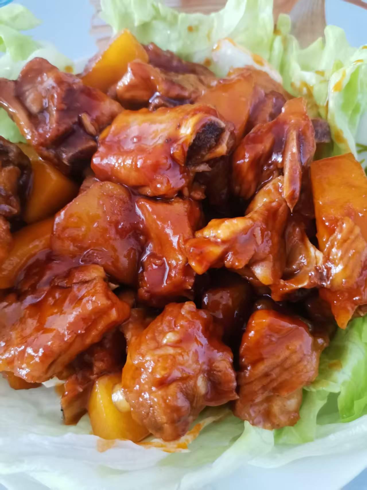 刚开始有点忙乱，动作慢，一顿饭做下来有点累。渐渐地熟练后，情况就好了一些。我还喜