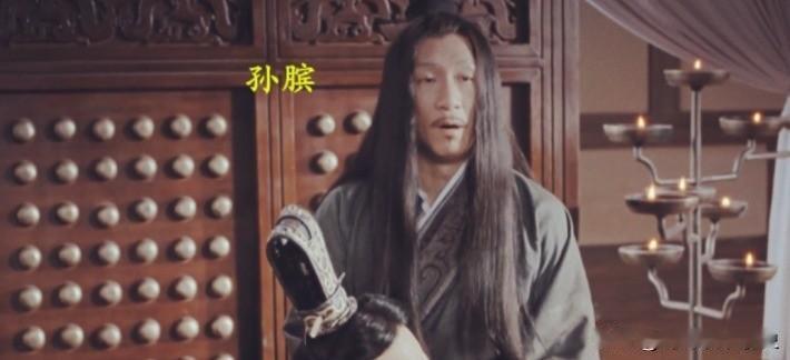 我侄子被辞退后找我哭，我给他讲了《资治通鉴》里最会忍的人

侄子今年被公司裁了。