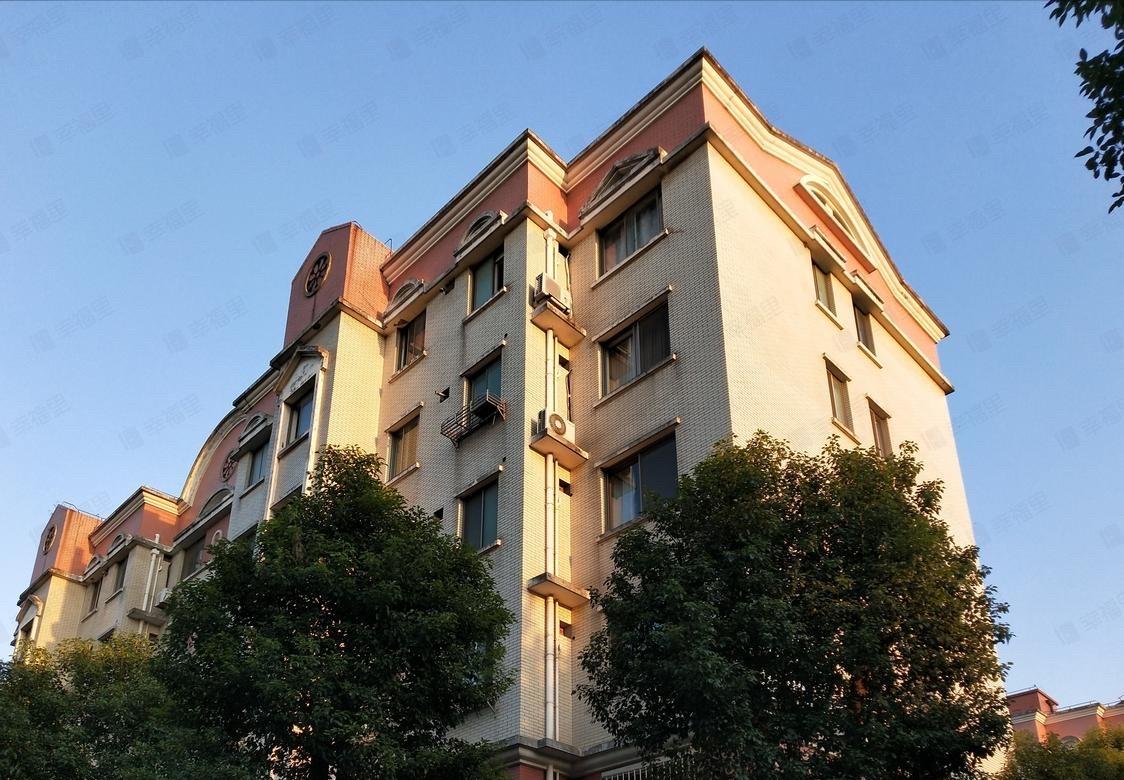 上海，男子通过中介花200多万买下一套二手房，谁料4年过去，男子才得知房子死过人