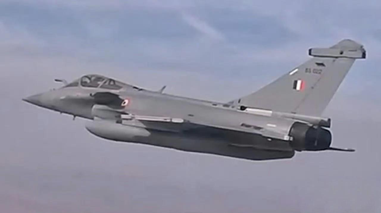 1月29日，被PL15击落的阿三空军阵风战机BS022号“死而复生”，出现在阅兵