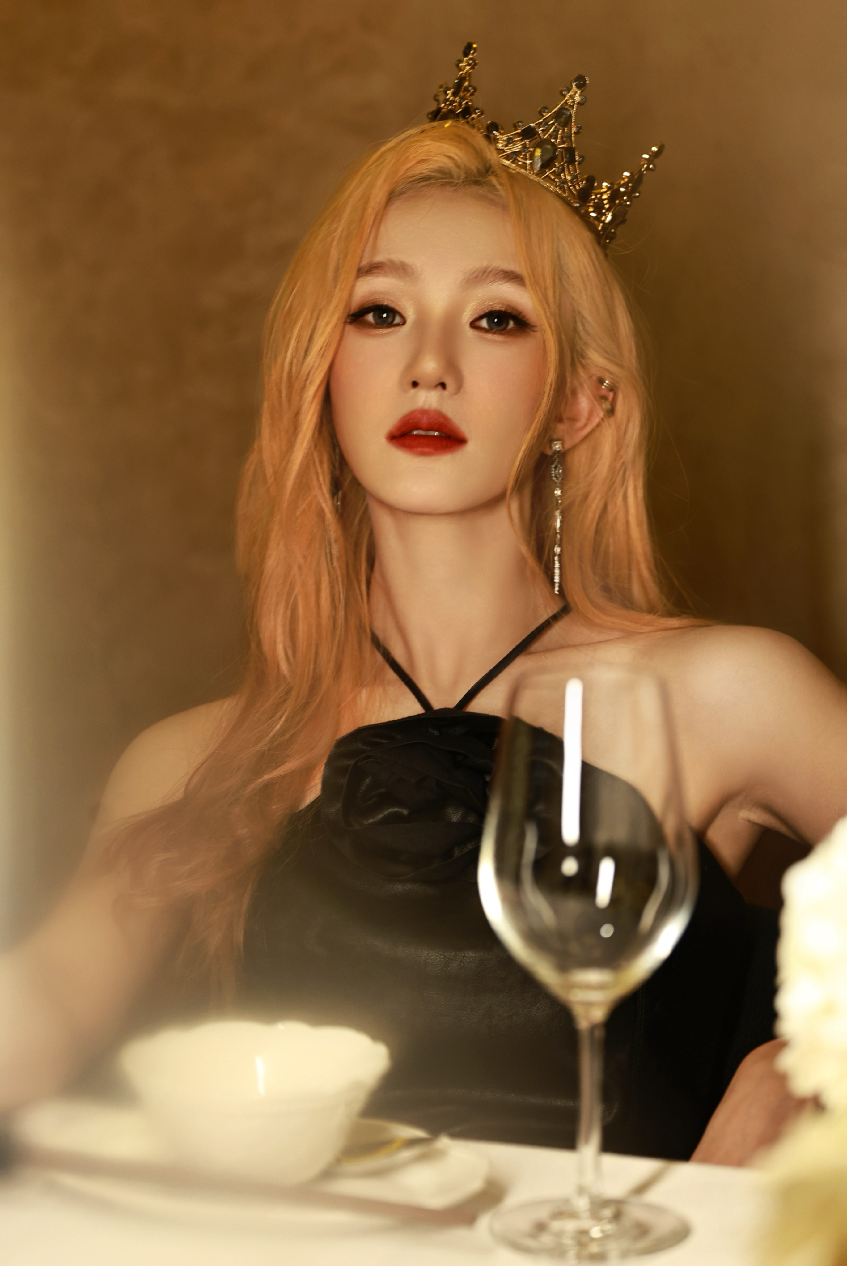 肖燕金发！！姐姐居然换新发色了，染了金发啊啊啊！今天生日，祝姐姐生日快乐！怎么美