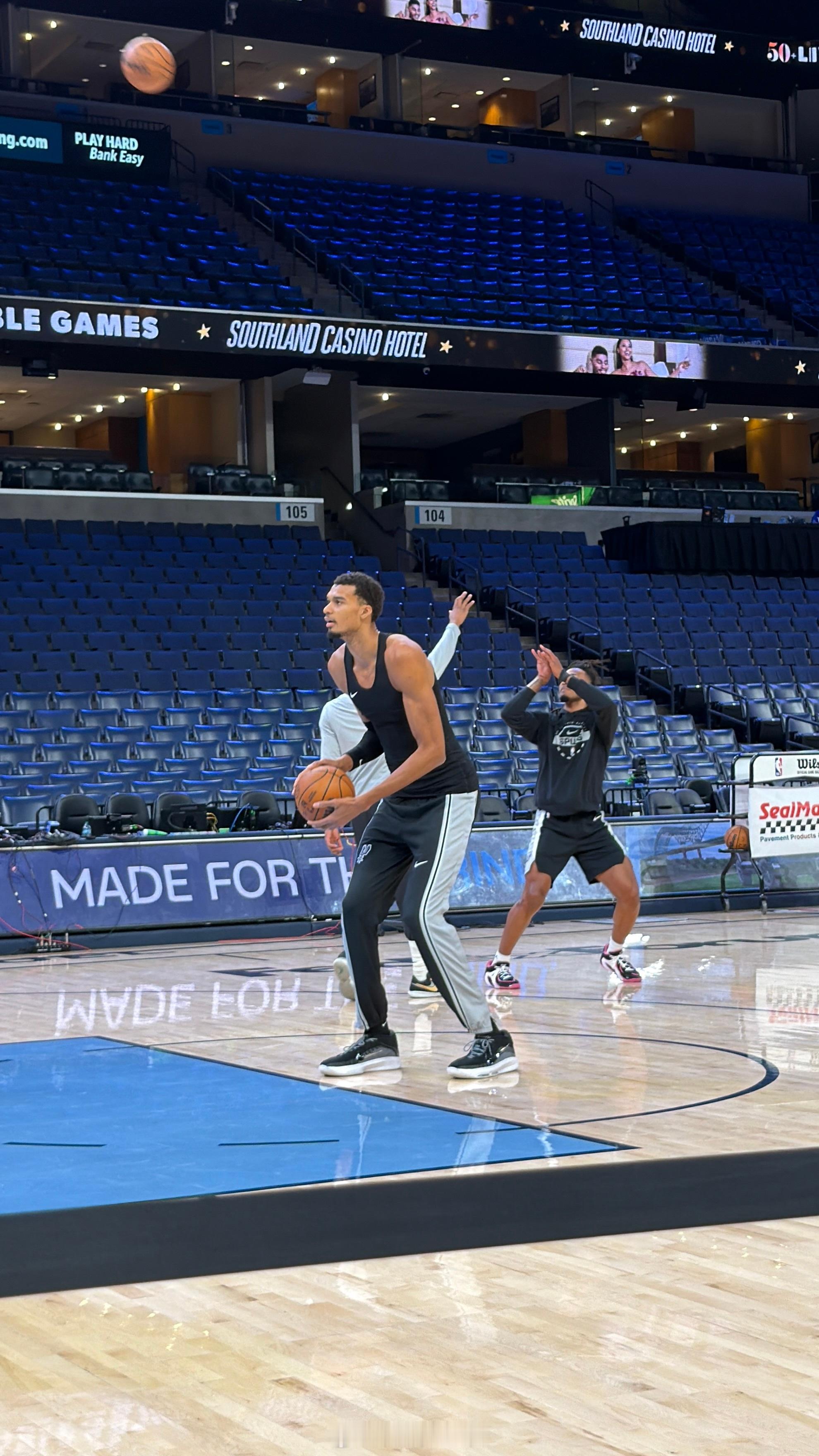 看篮球以来最震撼的一天。他一个人就值15场全美直播。 