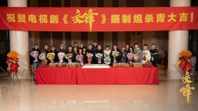 王凯彭昱畅欧豪新剧杀青 盼了好久的《交锋》终于杀青！王凯彭昱畅欧豪三强对决，横跨