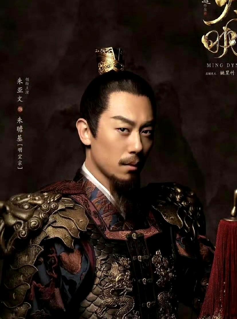 路透一丢，热搜直接挂红！
 

成毅版朱瞻基刚冒头，就被拿来跟朱亚文那匹“野性狼