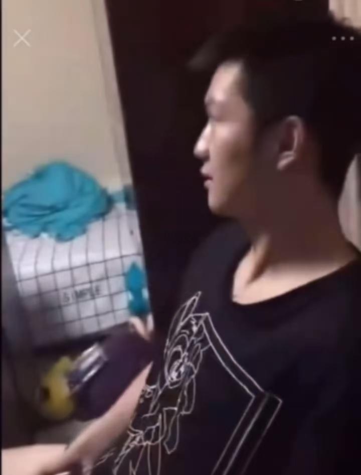 娱乐[超话]樊振东也看我的前半生 一场活动凑齐了紫薇和紫微星，还都是上海老乡，这