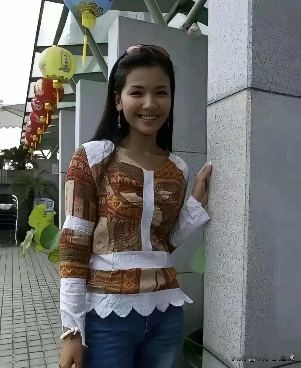 真没想到，娱乐圈中这个名气极高的大美女，年轻的时候竟然长得又黑又瘦， 长相极为普