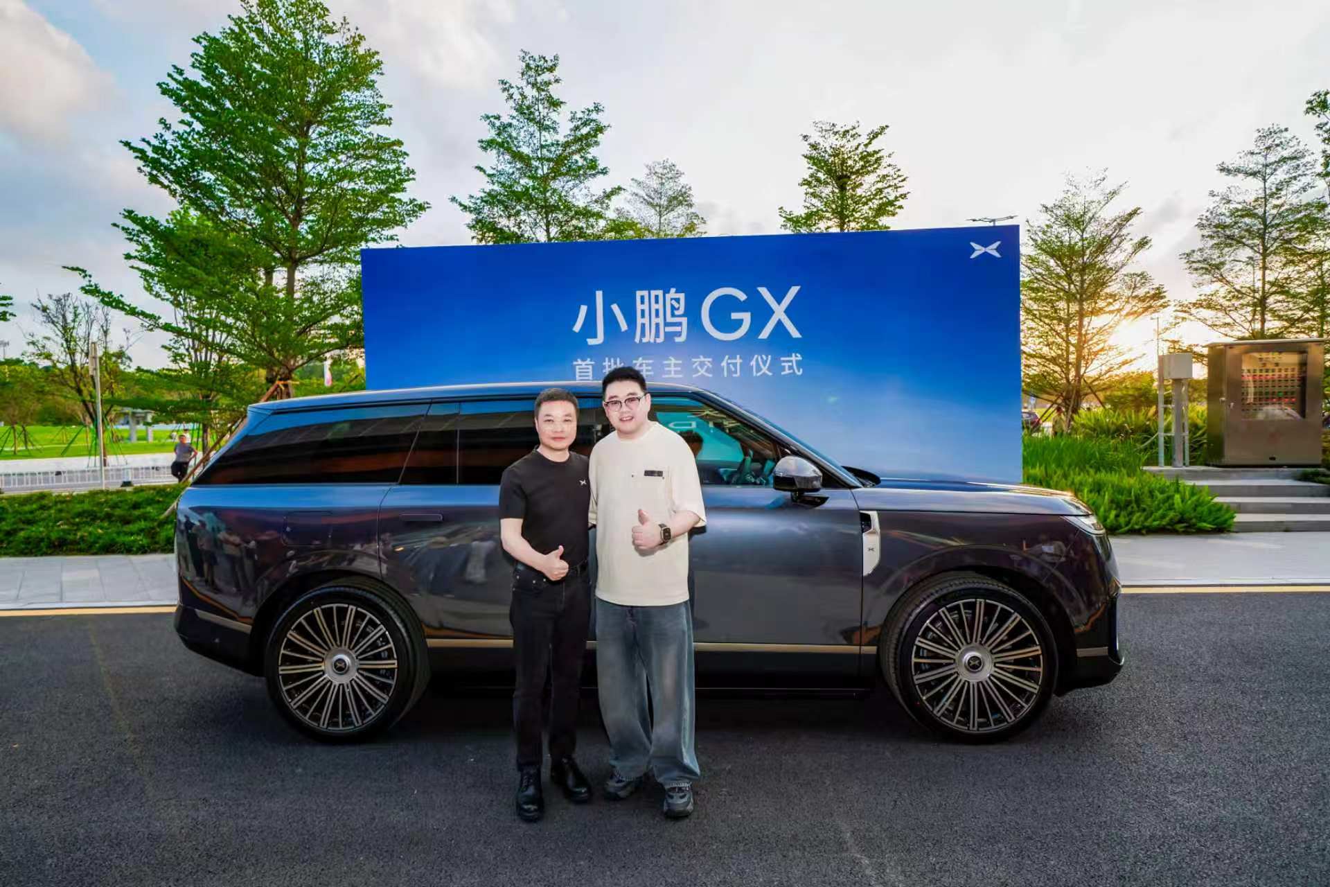 小鹏GX全国交付火爆开启，极致诚意保质保供保交付，更让出2个名额给用户先提GX。