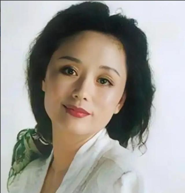 1979年，饰演潘金莲的廖学秋因为拍戏，和老公分别了六个月，她归心似箭，往家赶，