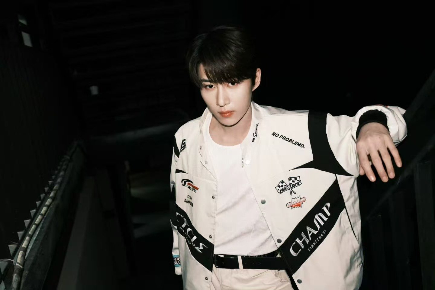 卓沅你在干嘛卓沅赛车服九宫格 卓沅你在干嘛 