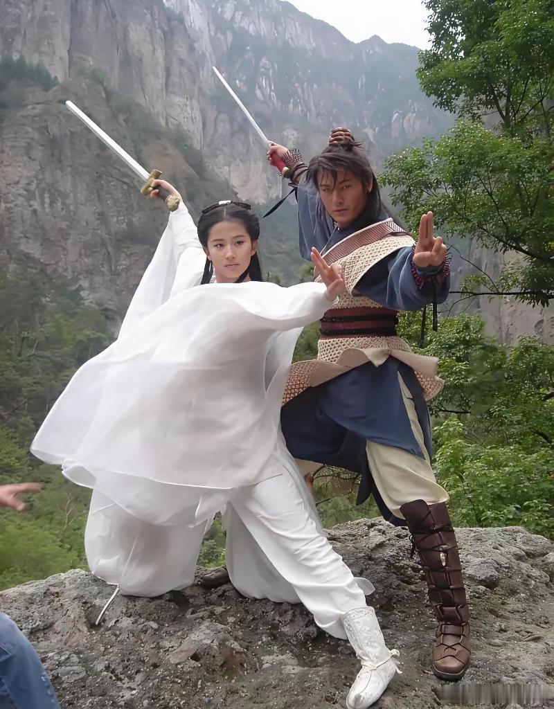 大胡子真的很舍得实景 小时候看刘亦菲版神雕里面九寨沟那里给我美晕了…… ​​​