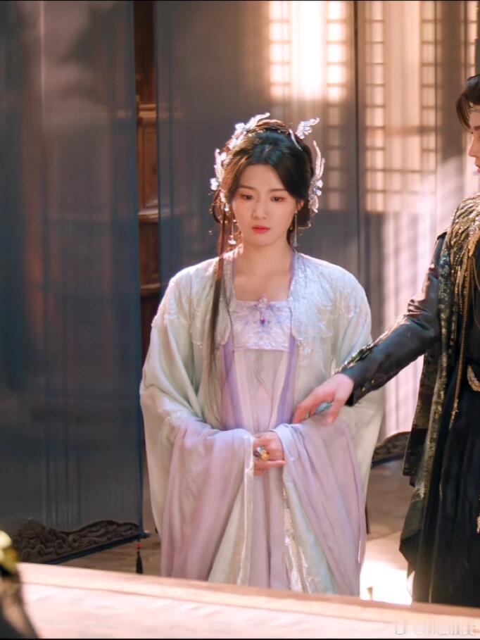 卢昱晓[超话]  入青云 卢昱晓 明意衣柜卢昱晓｜ ​​​