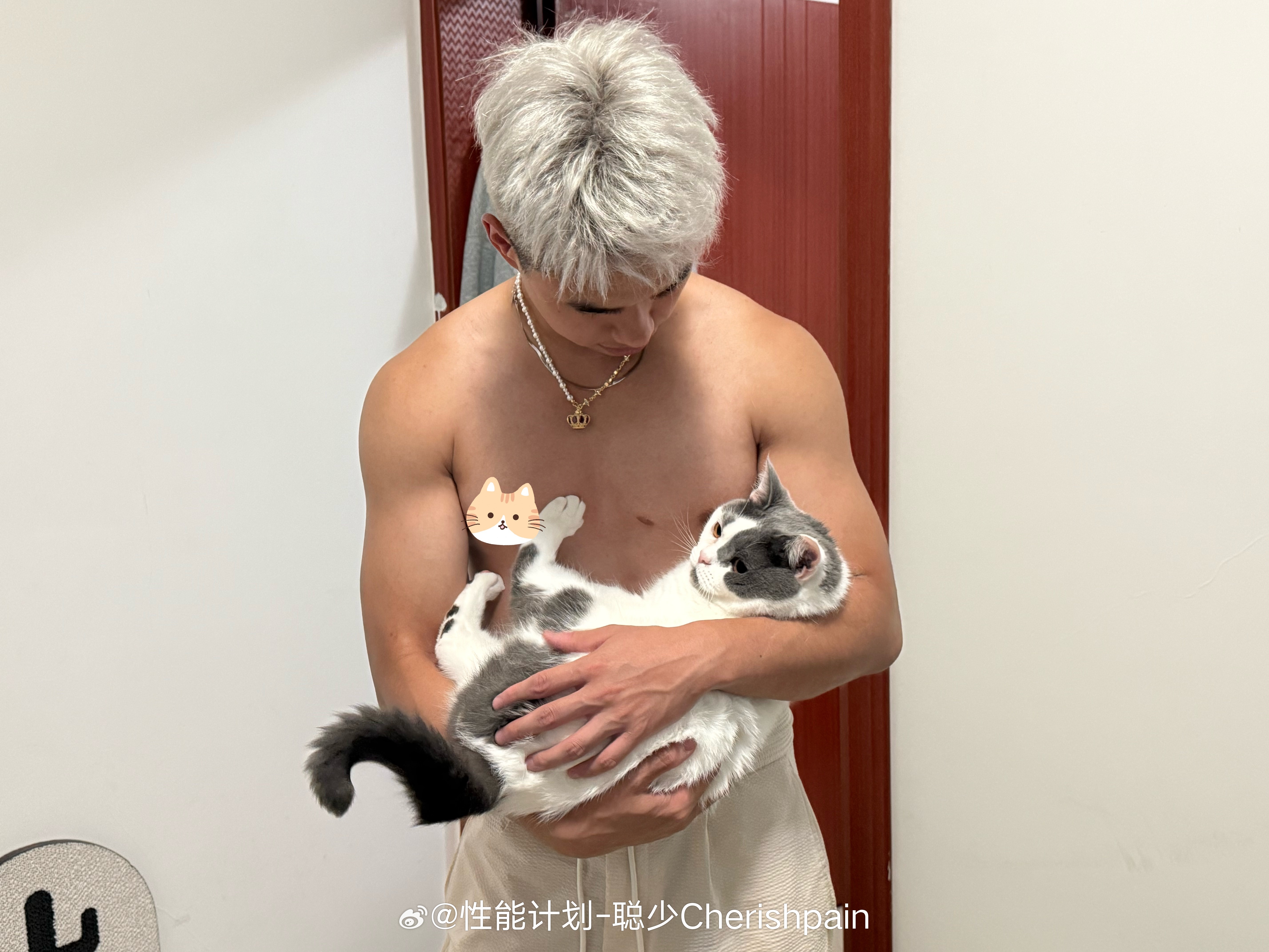 00后显老因为是90后装的现在99后已经白头… 