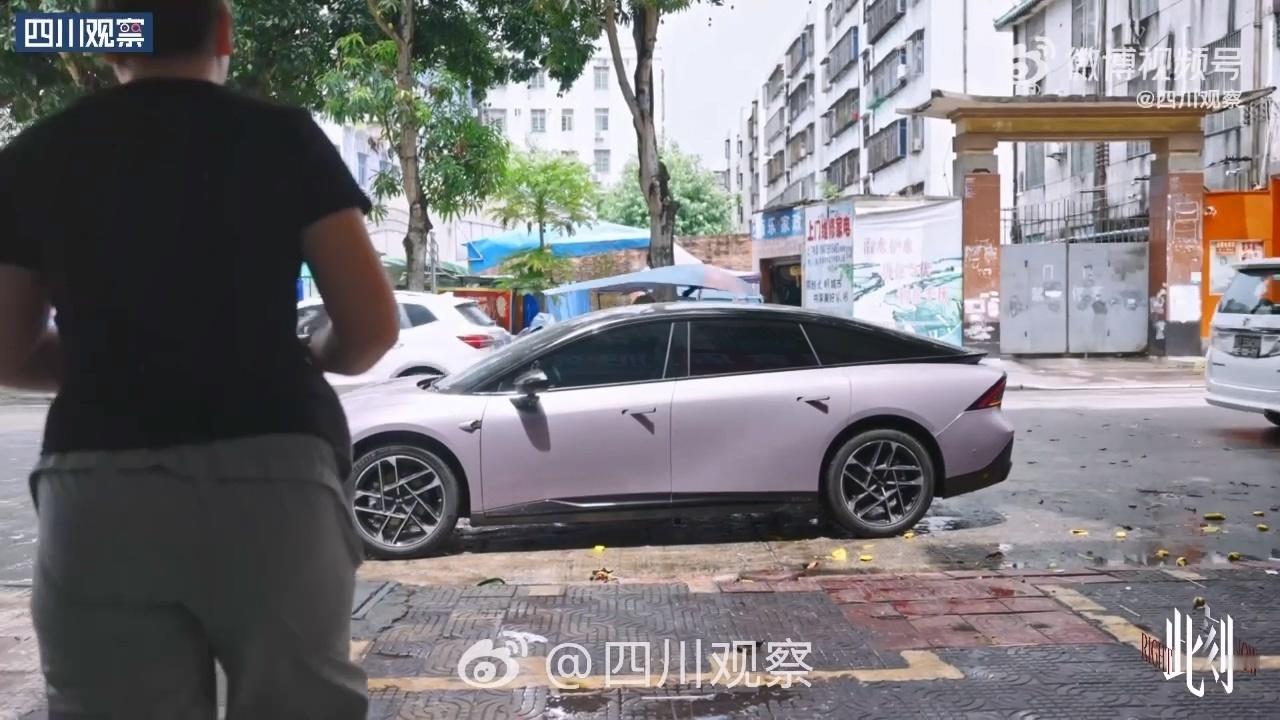 肥娟小吃店长满小孩哥小孩姐俩人的笑容真的超级治愈，这次选了小鹏P7+当做爱车，以