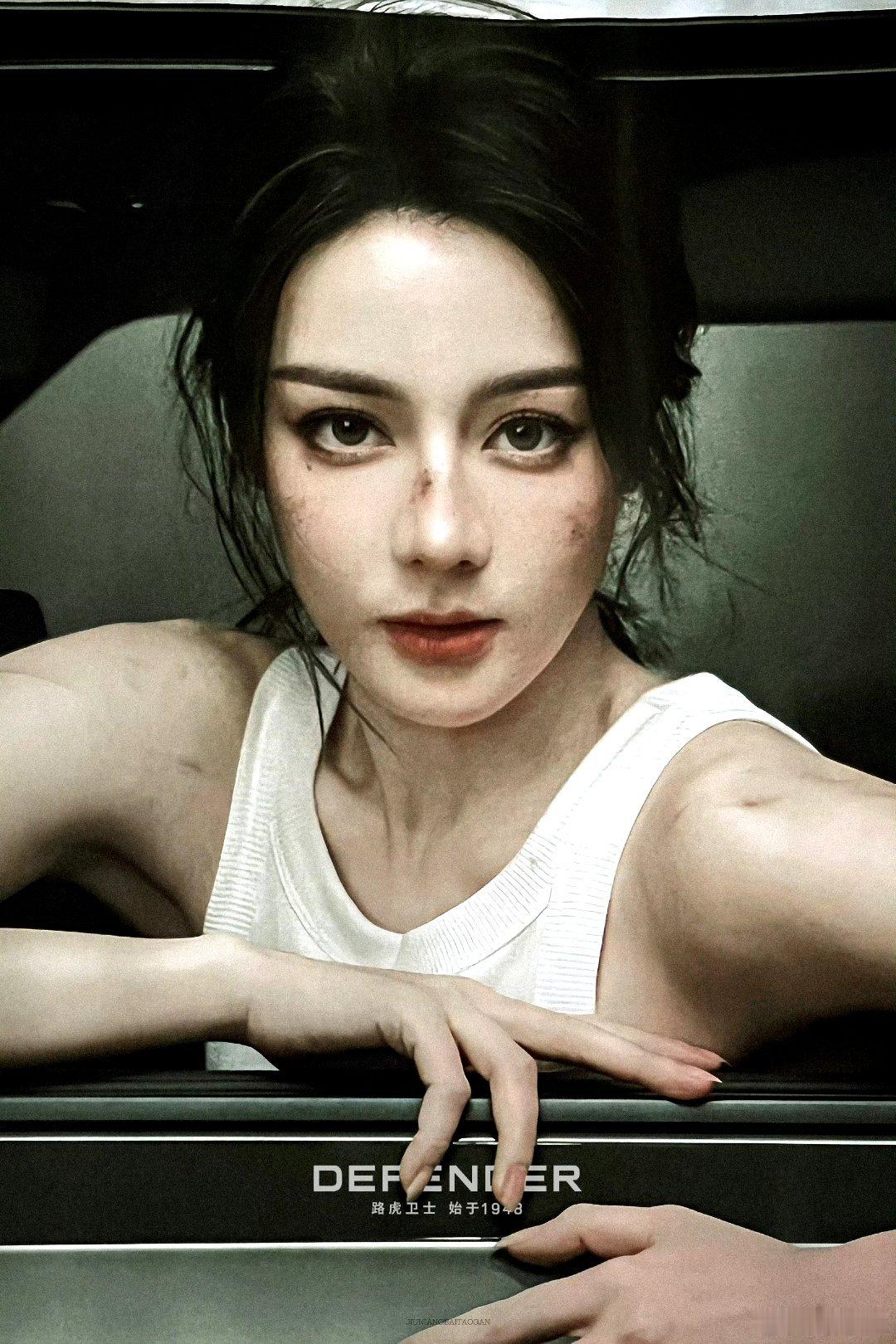 路虎卫士预热迪丽热巴美女开路虎，好帅啊 