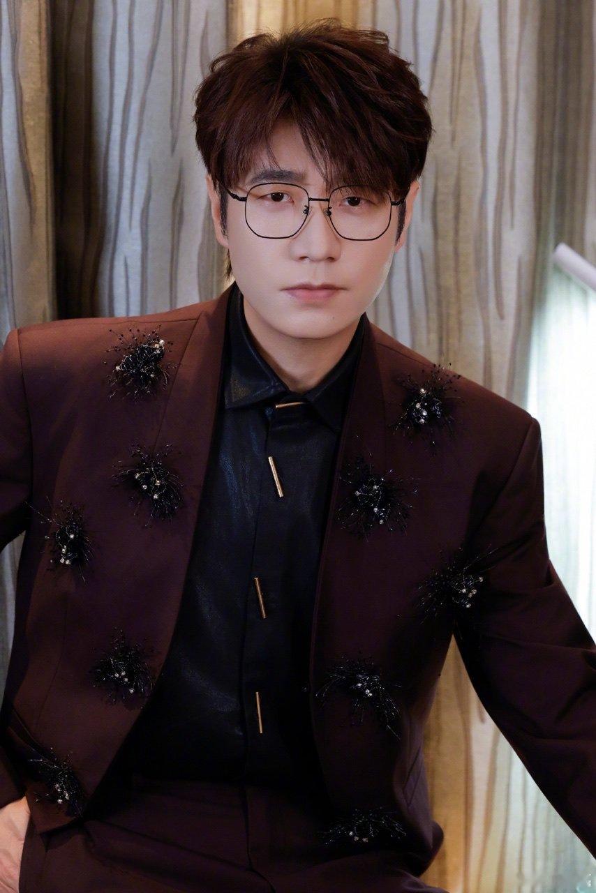 王铮亮央视跨晚唱造梦者王铮亮央视跨晚唱小城大事主题曲，期待住了王铮亮央视跨晚唱小