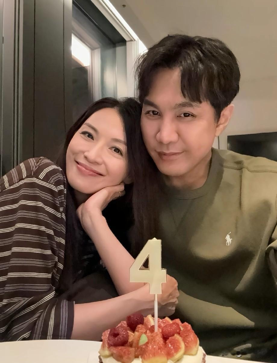 陈炜晒合照庆祝结婚四周年！甜蜜告白藏满满烟火气，圈粉无数
 
近日，艺人陈炜在社