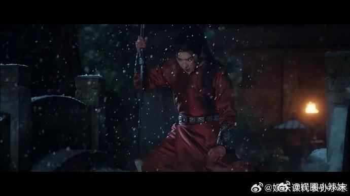 太偏爱《雨霖铃》杨洋展昭的雪中战损造型了，风雪纷飞之间眉眼落寞，自带淡淡的破碎氛