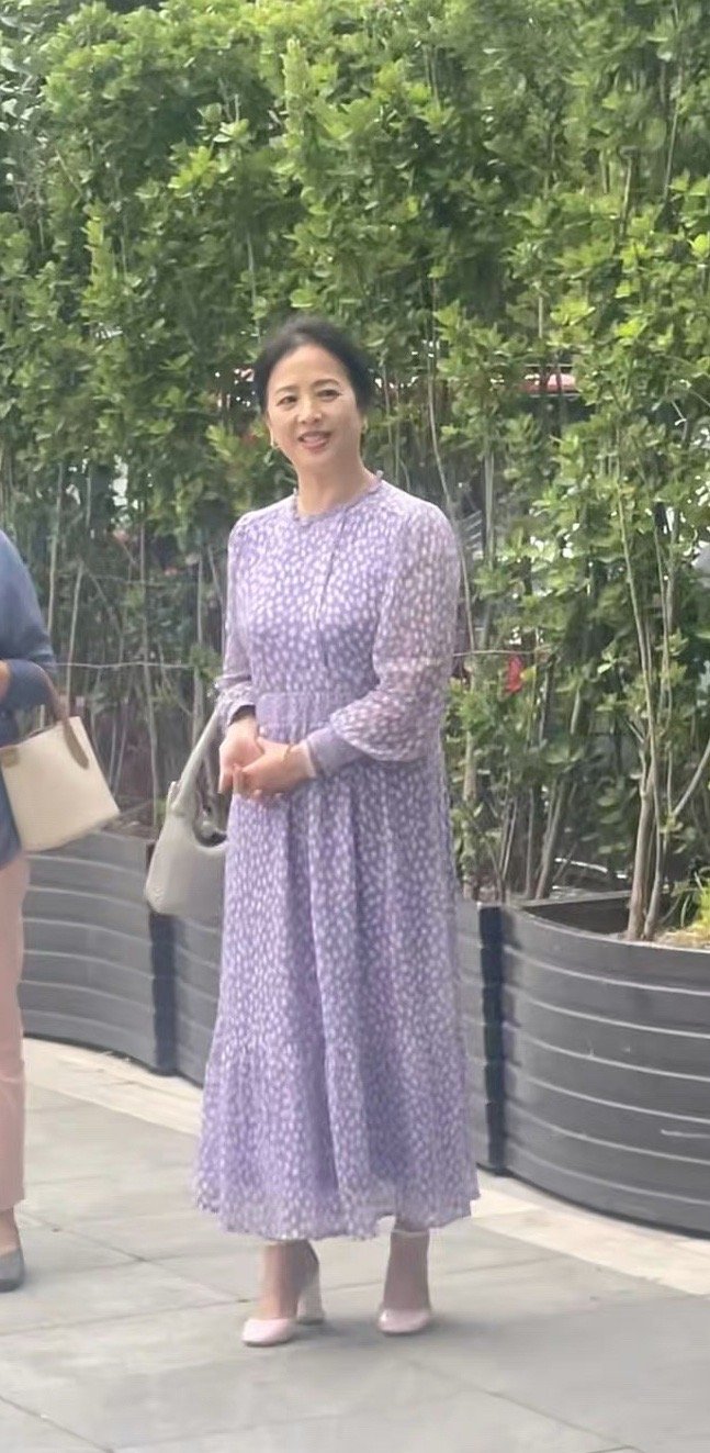 岁月不败美人[给你小心心]#刘亦菲妈妈近照状态# ​​​