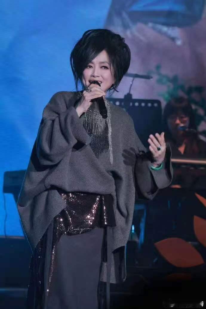 齐豫回应70岁上歌手歌手202670 岁依旧奔赴热爱，齐豫坦言也会紧张害怕，却依