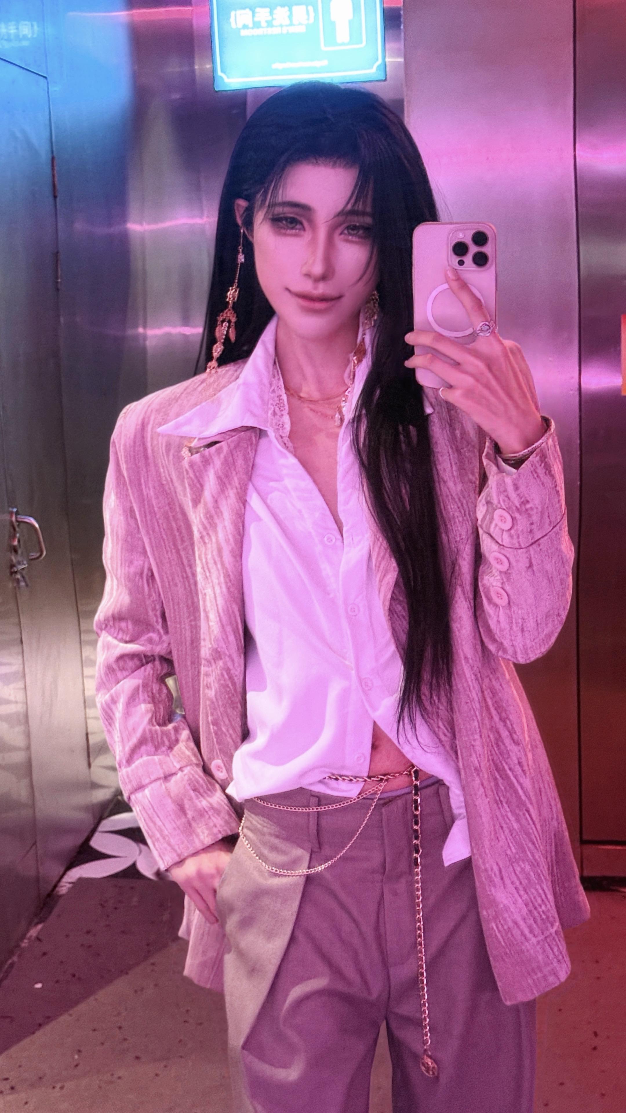 第一次去夜场。发现最好自拍的地方是厕所×