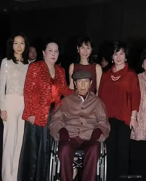对于宗馥莉和兄弟姐妹们的矛盾和官司，以及支持宗馥莉的网友们，于是有人评价说；这些