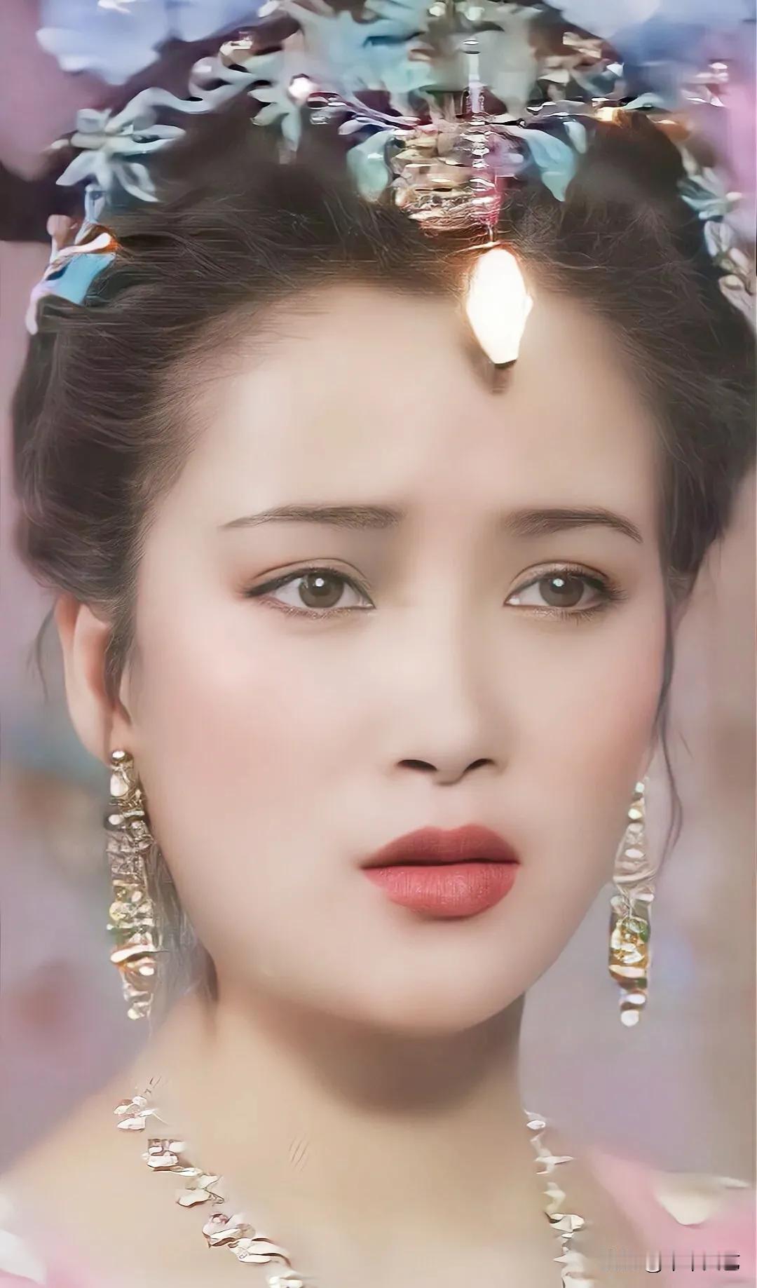 中国著名演员何晴于2025年12月13日因病去世，享年61岁。她因成功出演四大名