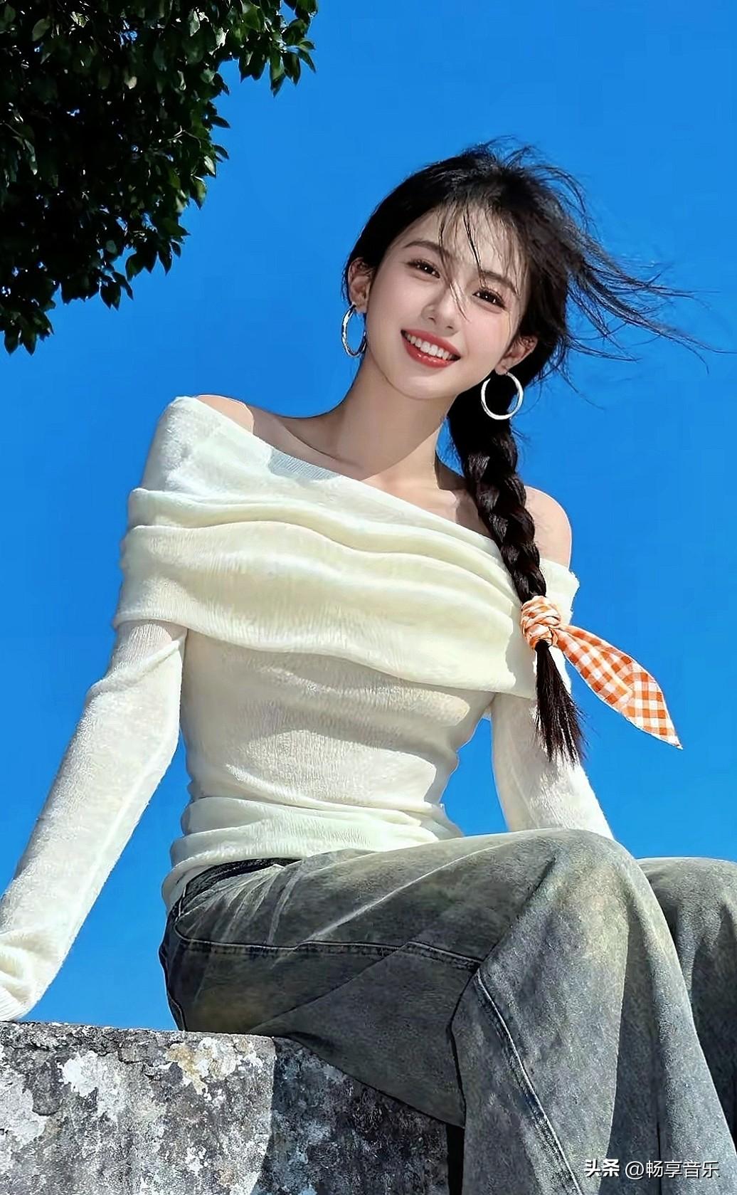 春风拂过肩颈，白色温柔与牛仔洒脱相遇，活力满满，清爽又显瘦，拍照巨上镜！🌞👗