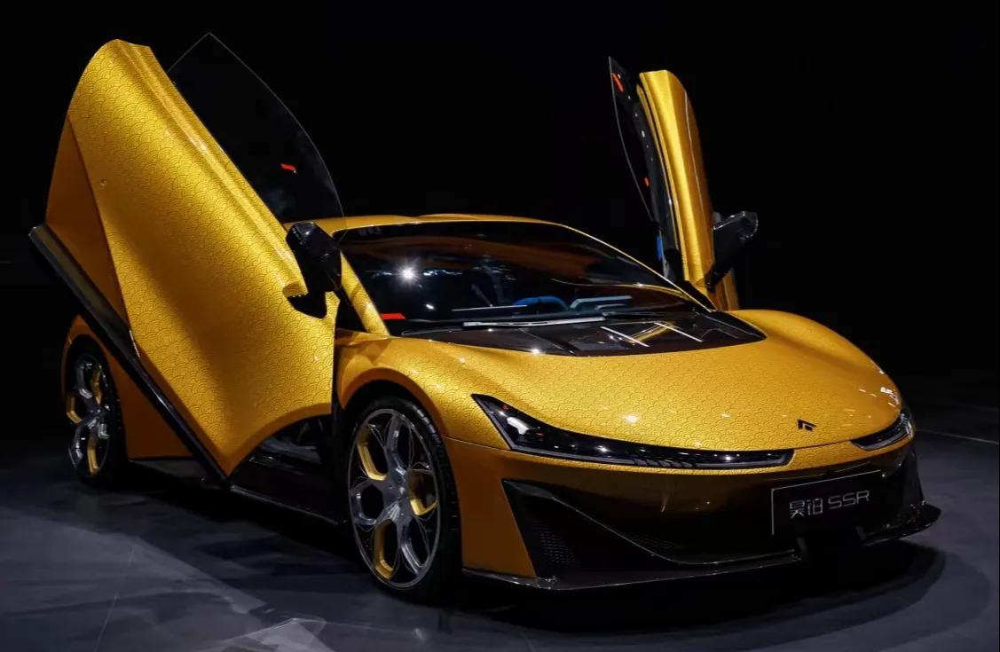 148.6万！中国超跑玩出新高度，昊铂SSR云纹金高定版太炸了
 
广州车展重磅