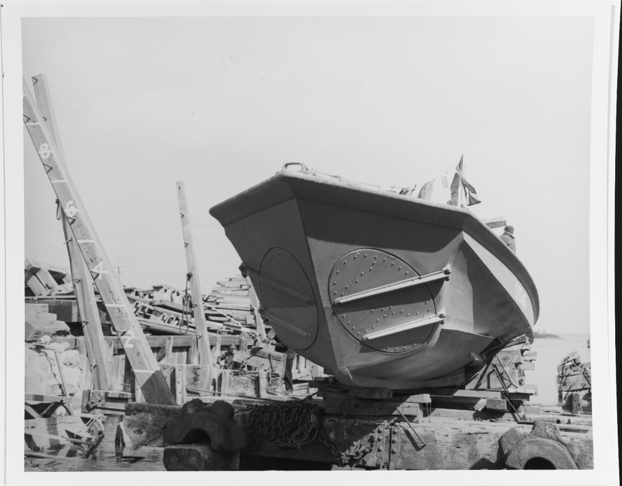 有人发现的标记为“USN boat no. C-25465” 的半潜式鱼雷艇照片