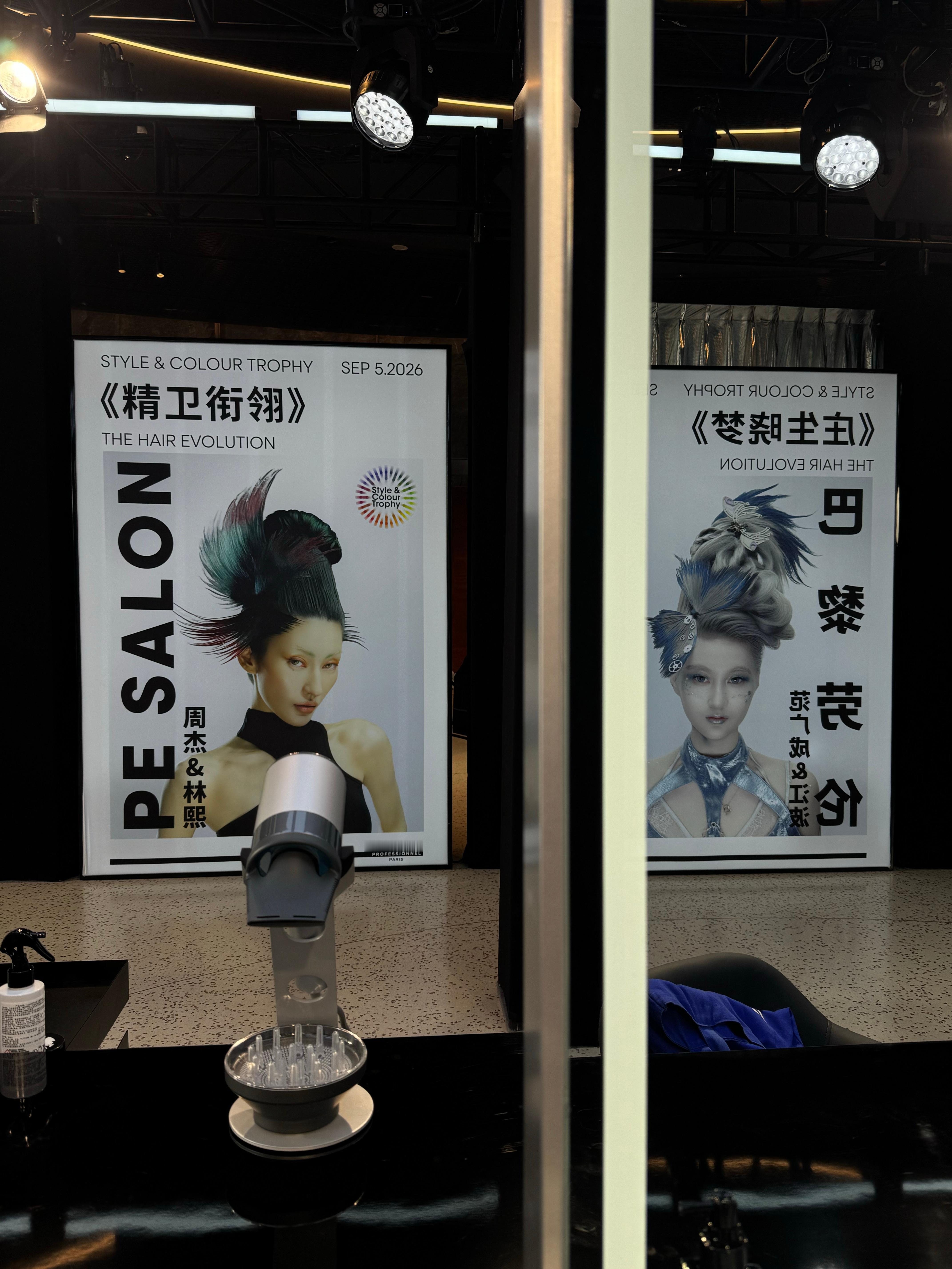 做直播综艺真太累了，直接后台，大家都累瘫在洗头床上 ​​​