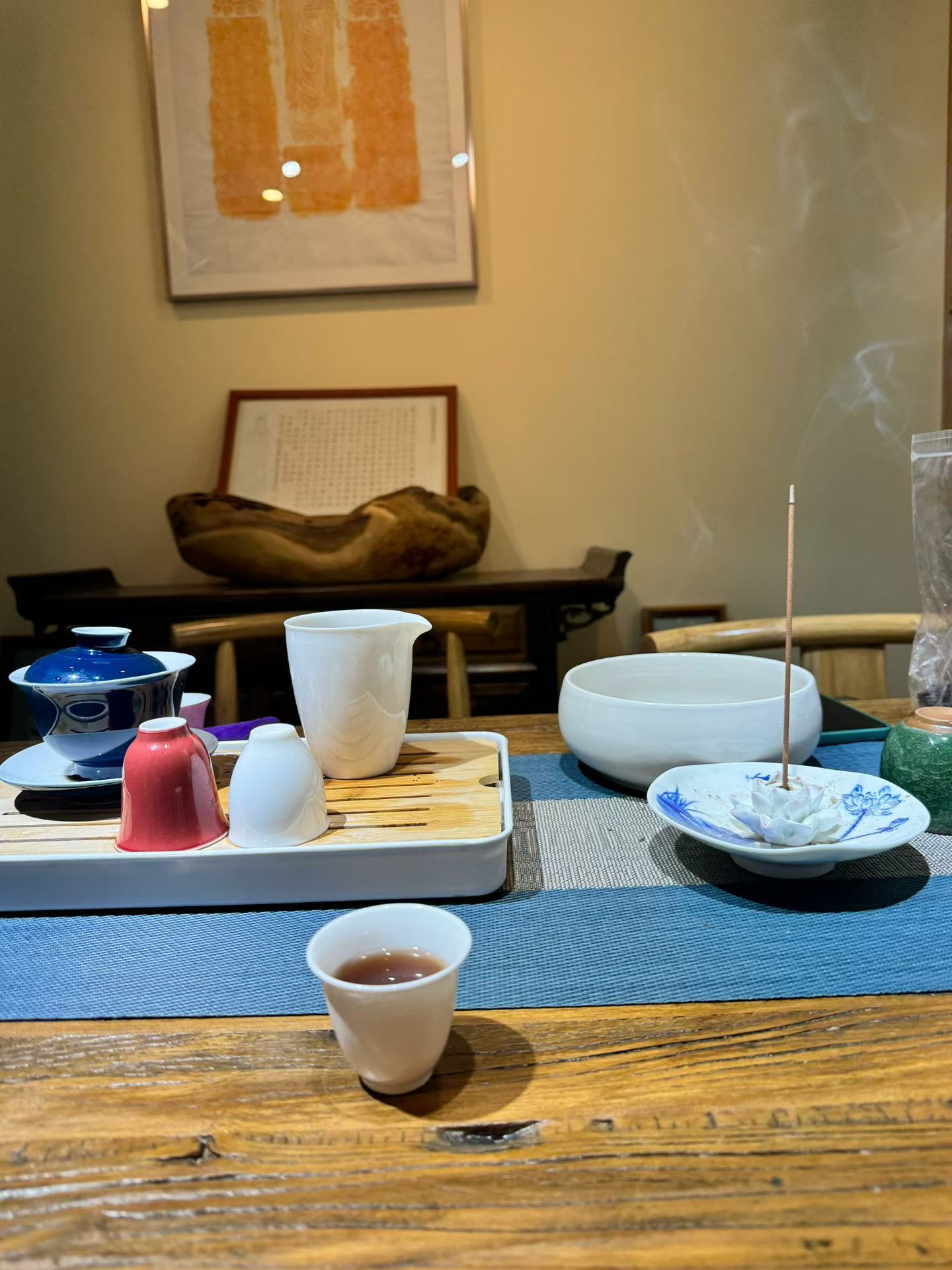 品茶赏器交友  很多人羡慕别人状态好、气色好、运气好，却看不到别人在背后的坚持：