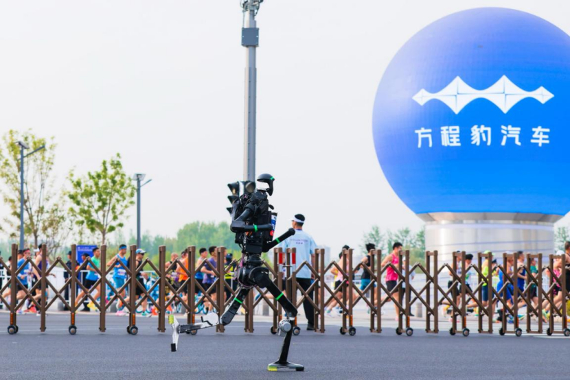 说实话，以前觉得机器人跑马拉松还挺科幻的，没想到2026年4月19日，北京亦庄真