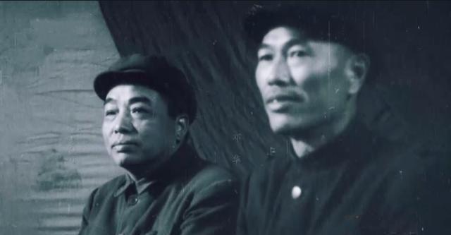 1956年，时任沈阳军区司令员的邓华率团访问南斯拉夫，铁托总统将一个金色烟盒作为