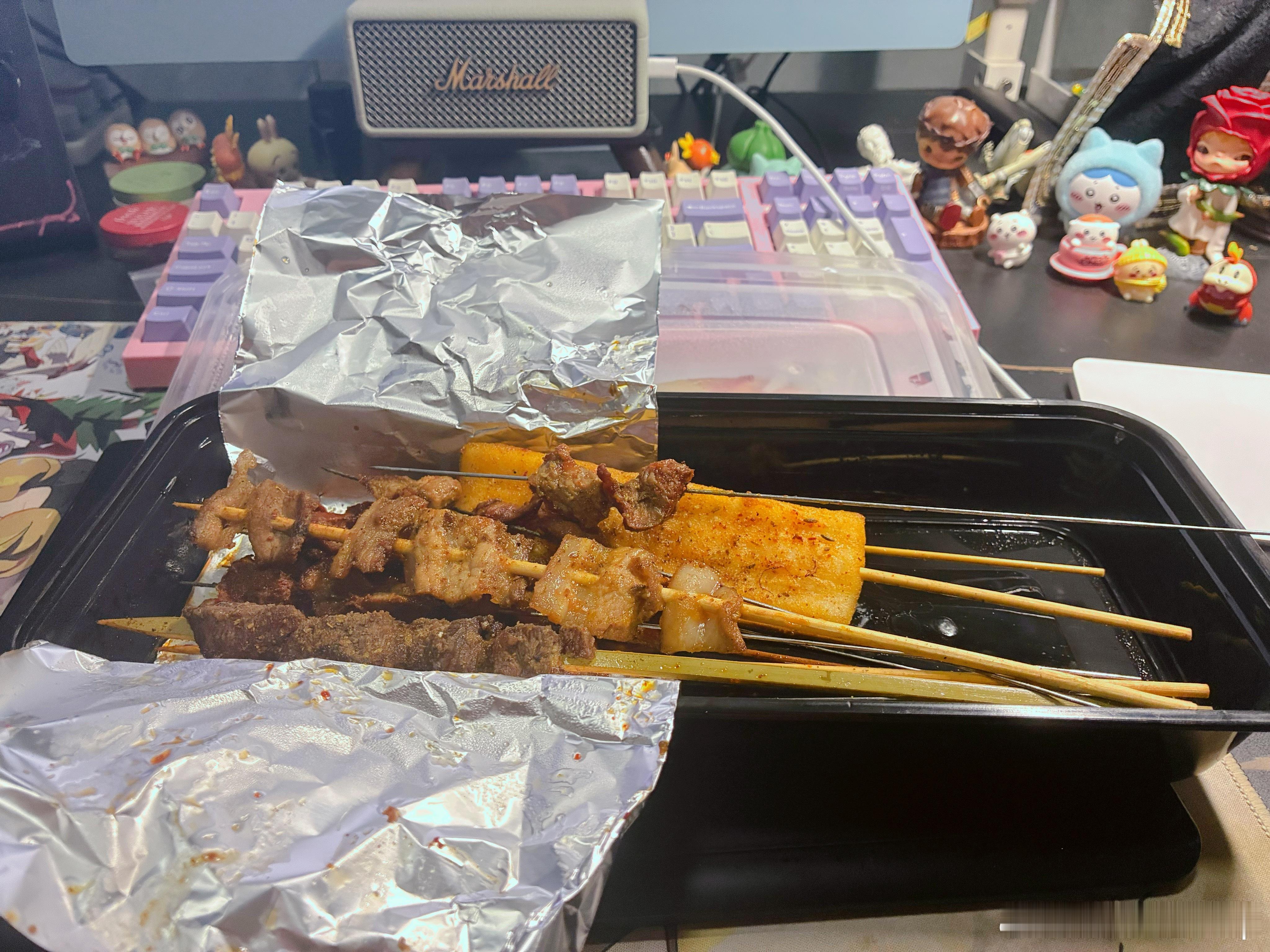 虽然没有吃早饭（早上起不来）但是我一天吃四顿吧 ​​​
