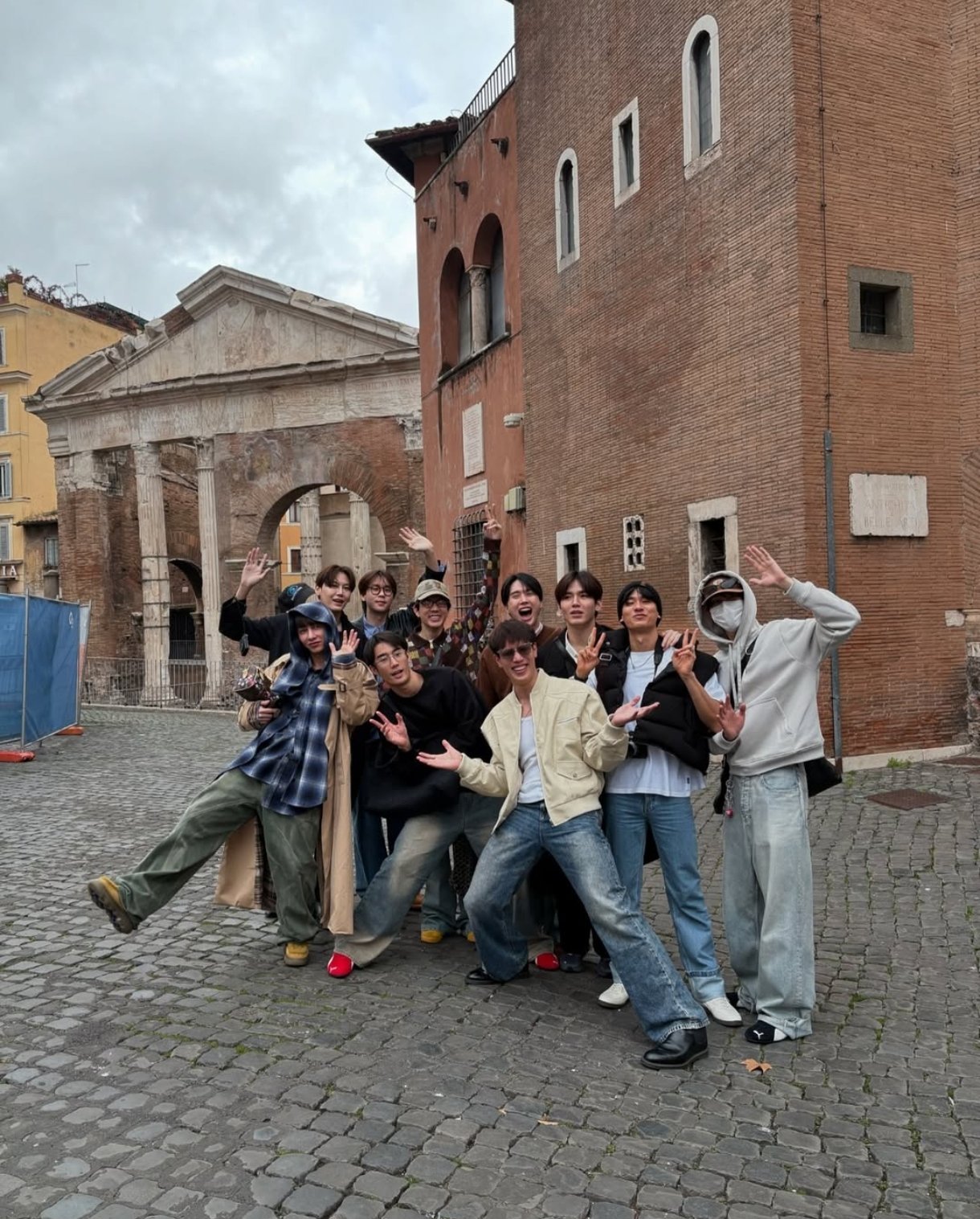 BounPrem[超话]   25.1.12 BounPrem🐱🐷相关罗马大