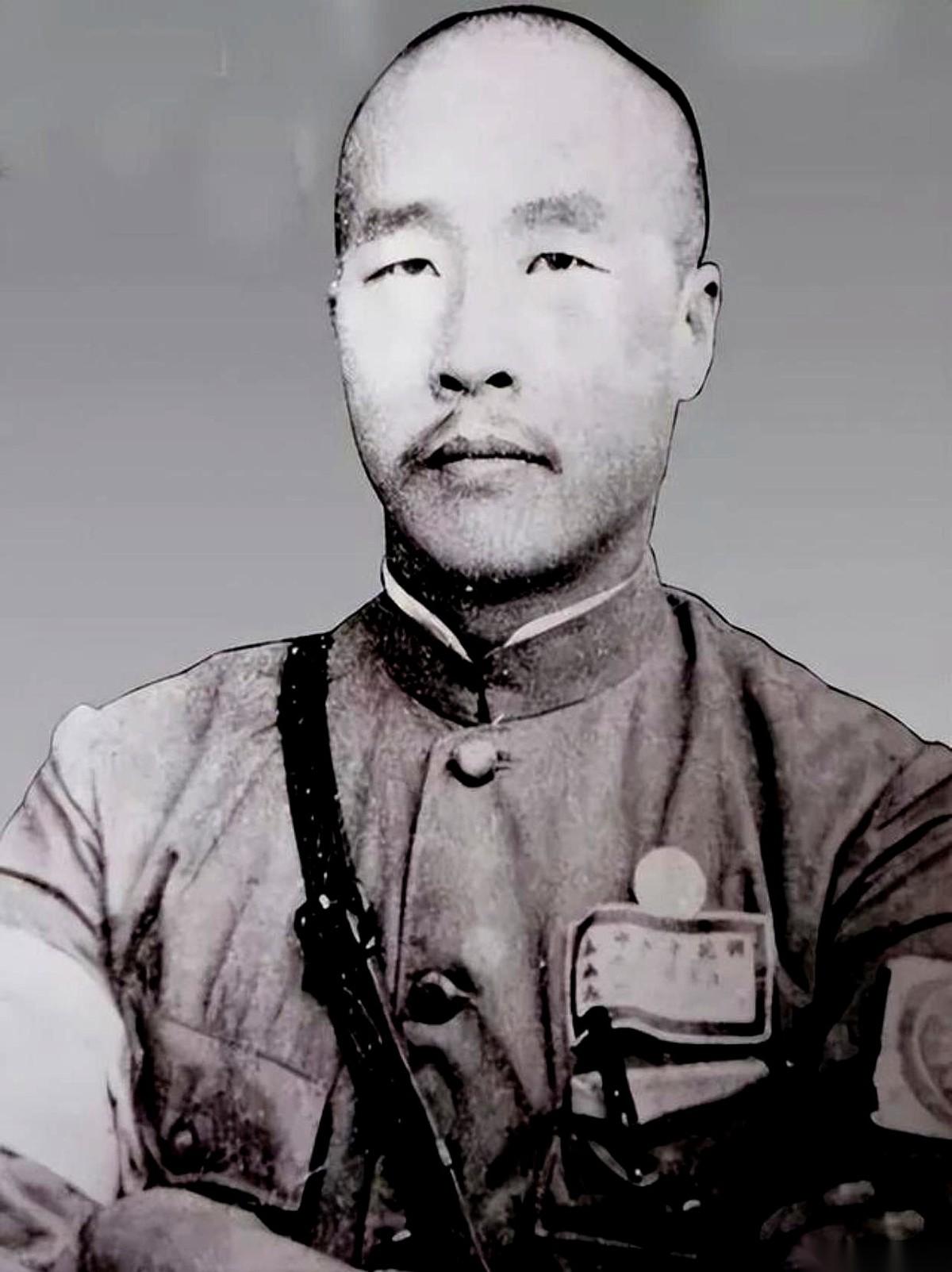 聊聊韩复榘的二儿子，韩子华。
他15岁那年，父亲被老蒋枪决，罪名十条，条条要命。