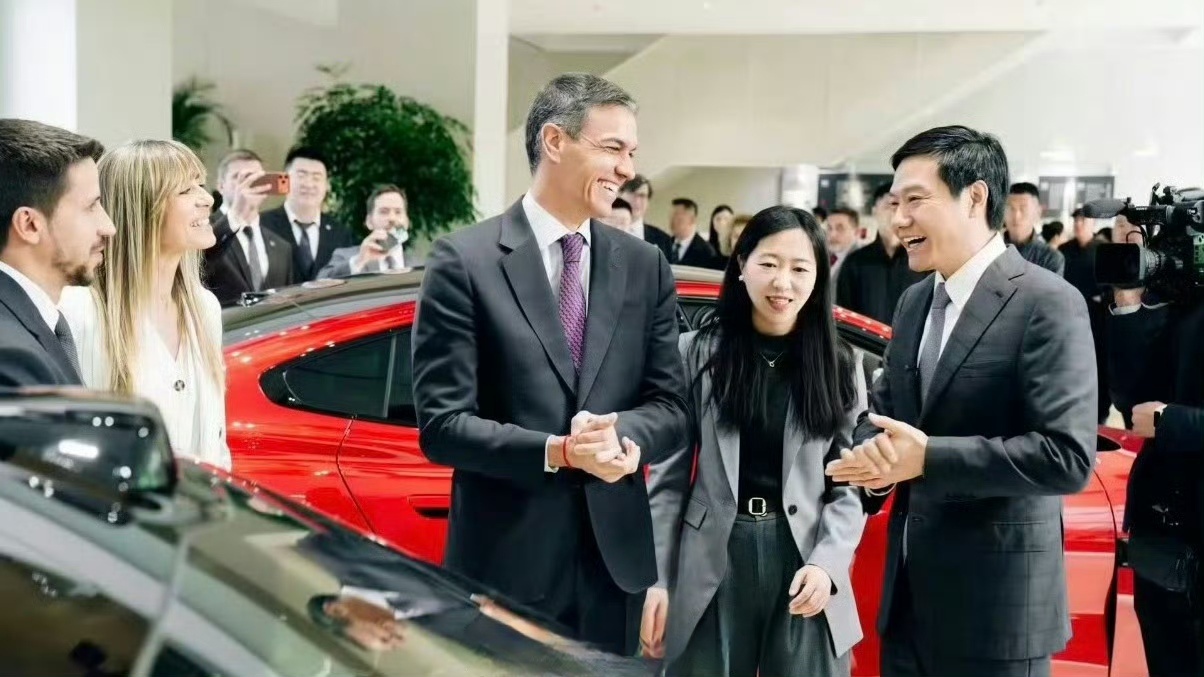 人民日报评外国政要打卡小米最近好多外国政要都跑来咱们这儿的科技园打卡，连西班牙首