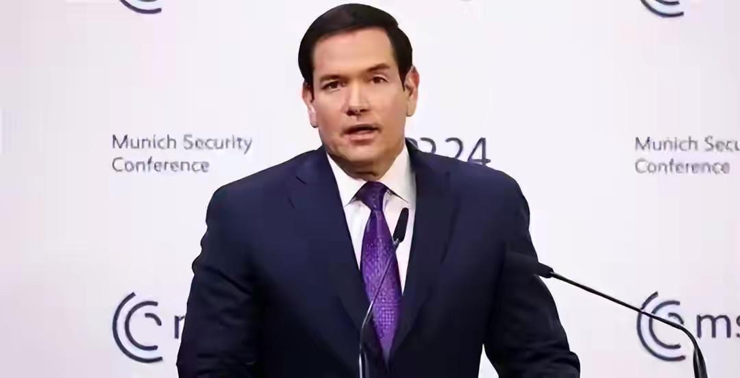 3月3日美媒报道，美国国务卿鲁比奥称将采取措施缓解因伊朗冲突致油价飙升带来的能源