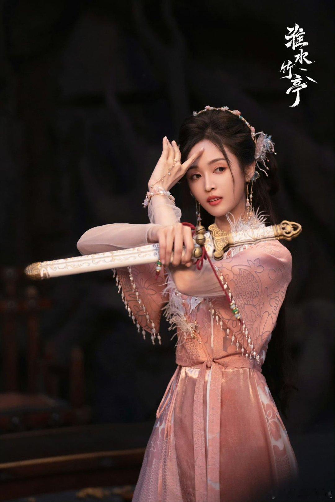 吴宣仪眼神里的多种情绪 谁懂王权醉的小表情🈶多灵动！！！连看人的眼神也样样不重