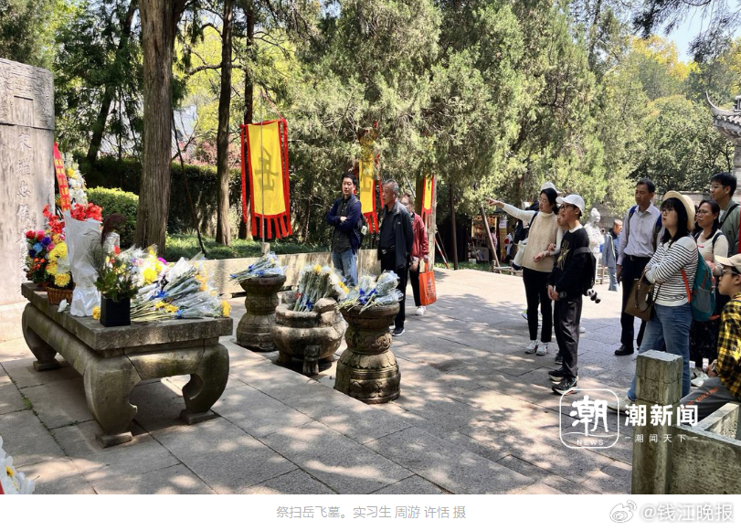 #西湖边暴走3万步祭扫18位古人的墓#【有人在西湖边暴走3万步，一口气祭扫了18