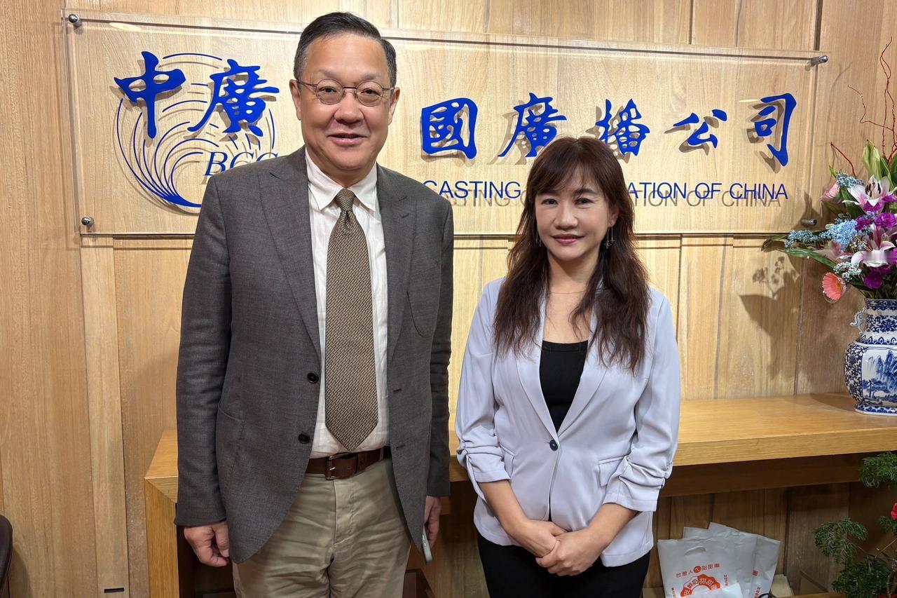 民进党批郑丽文访陆无“对等尊严” 介文汲：美国连“过境”都不给赖清德过

梅花新