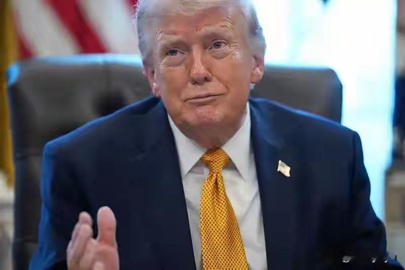 “纸老虎”——这三个字，最近被特朗普反复砸向自己的北约盟友。
但很少有人提起，这