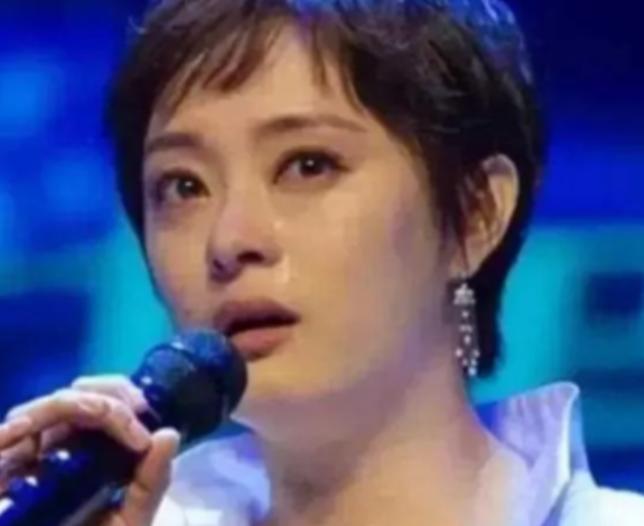 “每月就给我五百块，资助不起装什么孙子！”2006年，上海的大学生向海清找到媒体