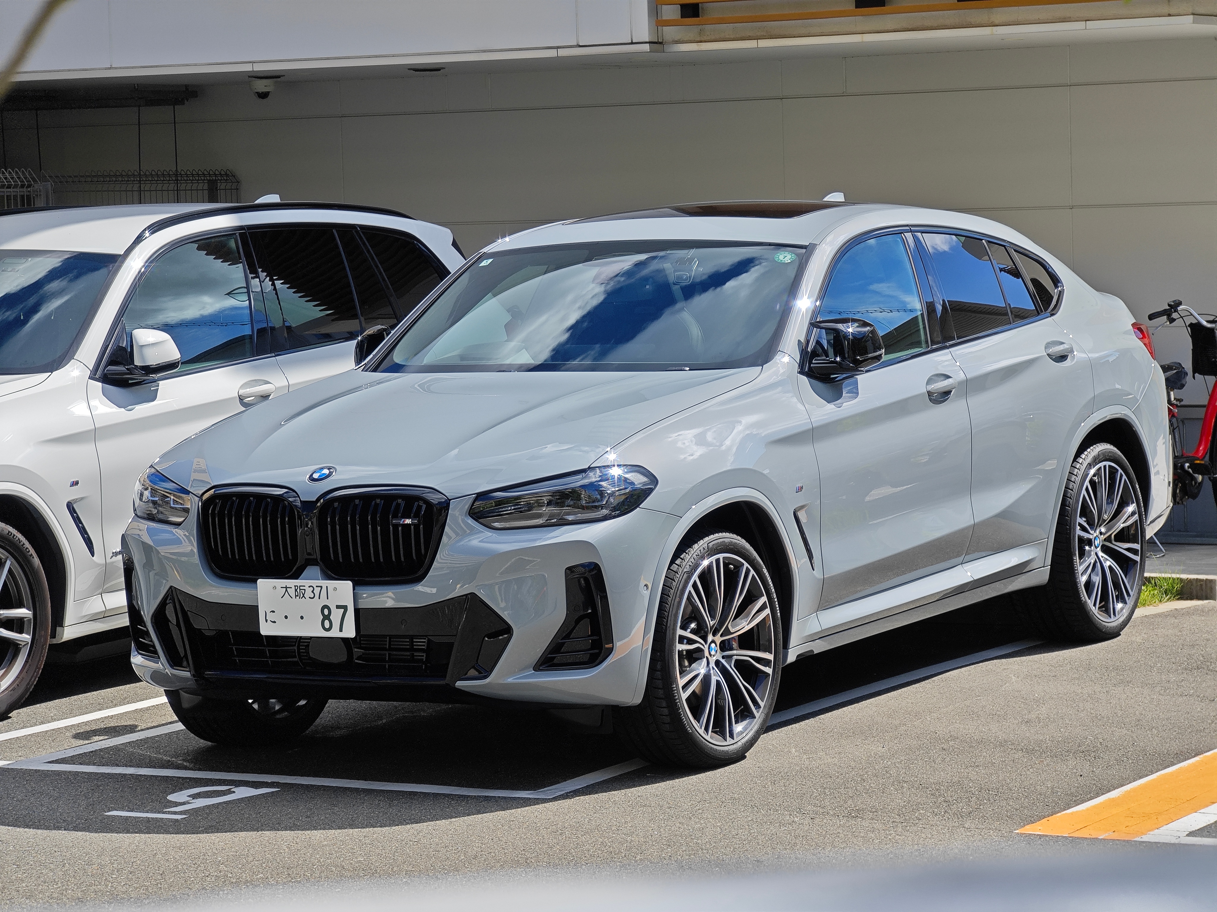 偶遇末代宝马X4[doge] 还是直六涡轮增压的 M40i。 为什么用“末代”？