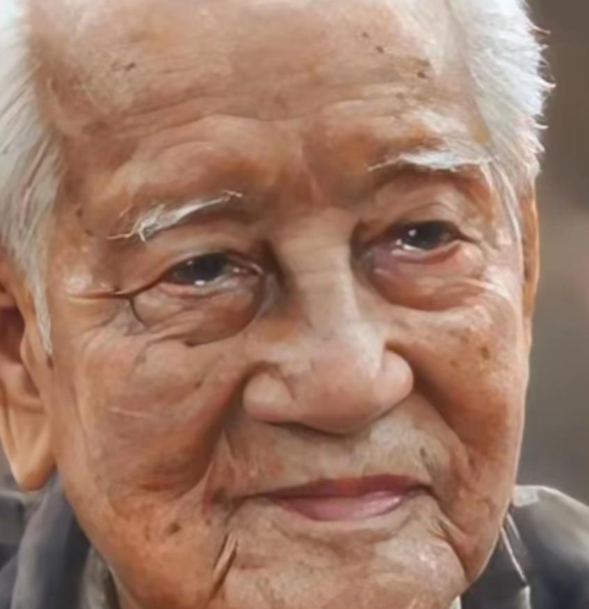 1988年，“中国核潜艇之父黄旭华，在南海做深潜试验时，顺道回了趟家，看望自己的