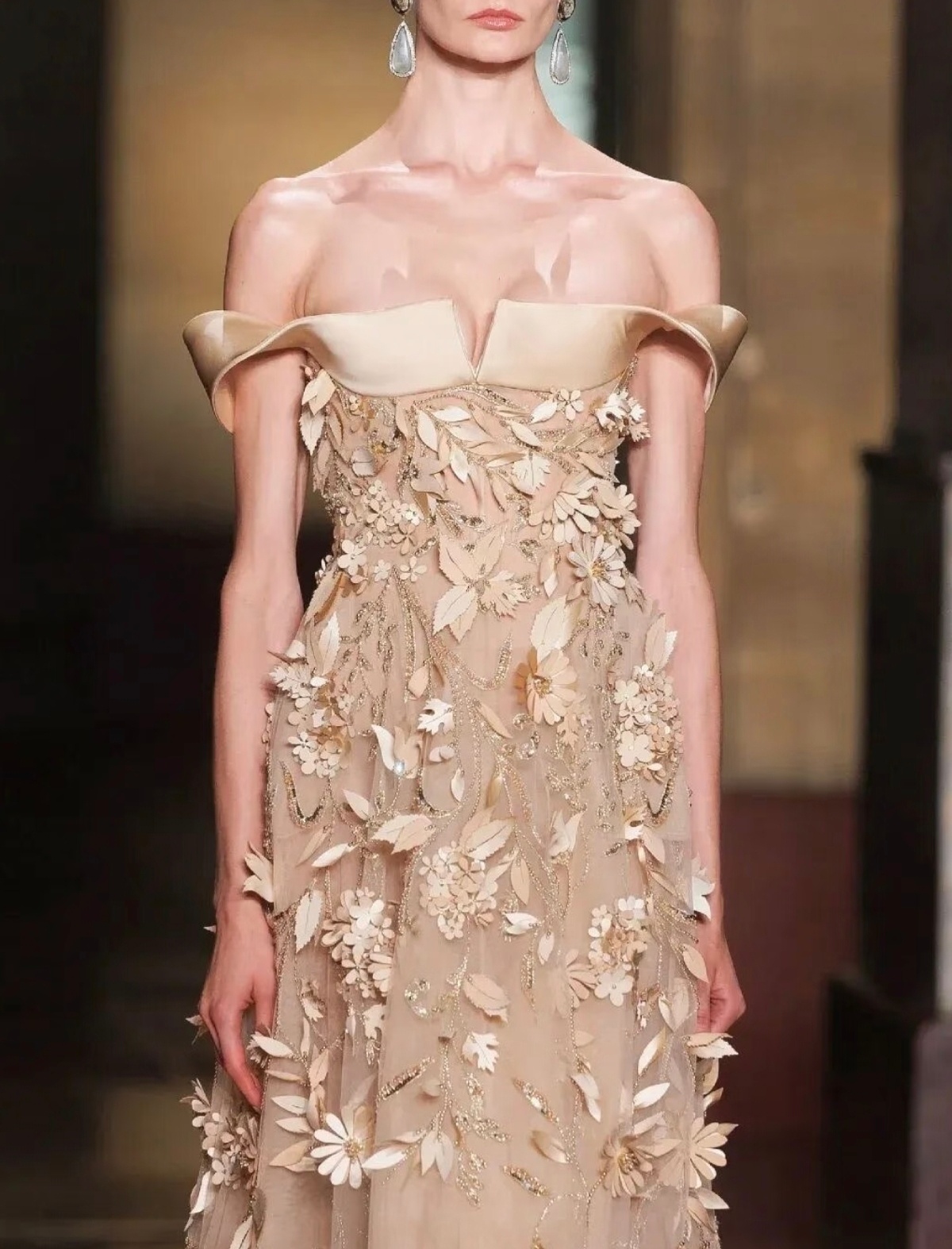 刘诗诗戴的是这套Qeelin珠宝吗礼服是Georges Hobeika 2025