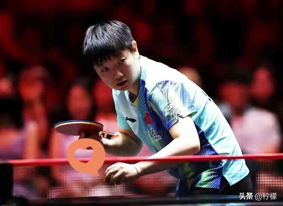 沉默了，
解说席上的老师盯着屏幕半晌，
最终对着镜头叹道：“这场球，关键根本不在