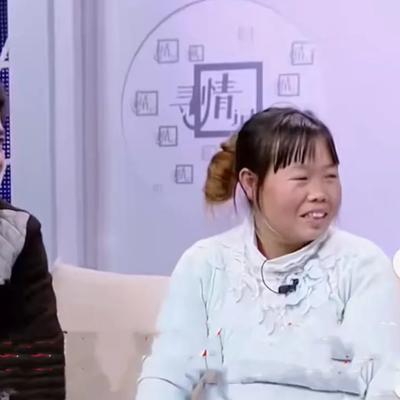 2011年，湖南40多岁光棍，正在家门口晒太阳，突然来个衣衫褴褛的流浪女，"我给