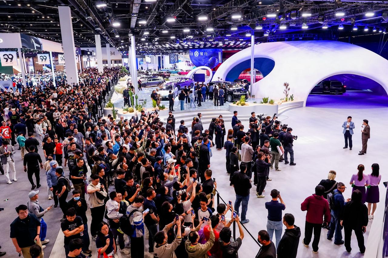 五界车型齐聚车展，精准匹配多元出行需求
本届北京国际车展火热进行中，鸿蒙智行全品